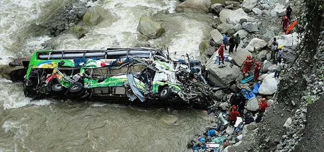 Peru’da otobüs kazası: 11 ölü