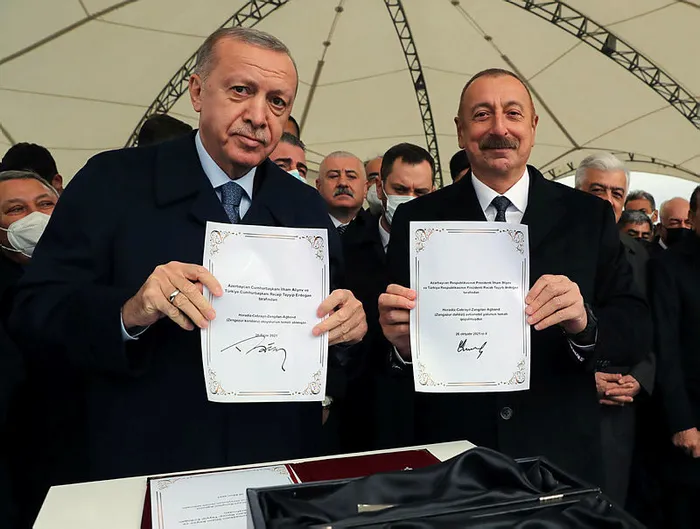 Başkan Erdoğan Azerbaycan’da Fuzuli’yi dünyaya açtı! Başkan Erdoğan Fuzuli Havalimanı’na inen ilk devlet başkanı oldu