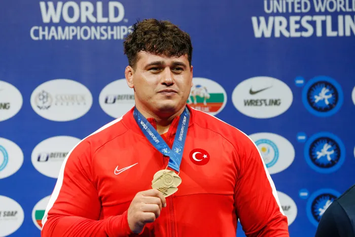 Doktor hatası milli güreşçi Rıza Kayaalp için Paris 2024’ü zora soktu