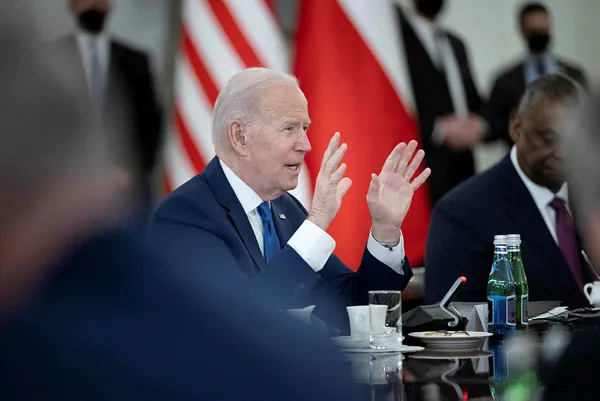 abd-baskani-joe-bidendan-polonyada-onemli-aciklamalar-rus-ekonomisini-kalbinden-vurduk-1648317274421.jpg ABD Başkanı Joe Biden'dan Polonya'da önemli açıklamalar! Rus ekonomisini kalbinden vurduk - 3