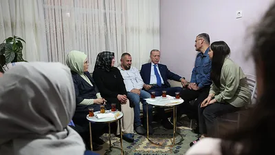 Erdoğan çiftinin iftarda ziyaret ettiği aile heyecanını paylaştı!