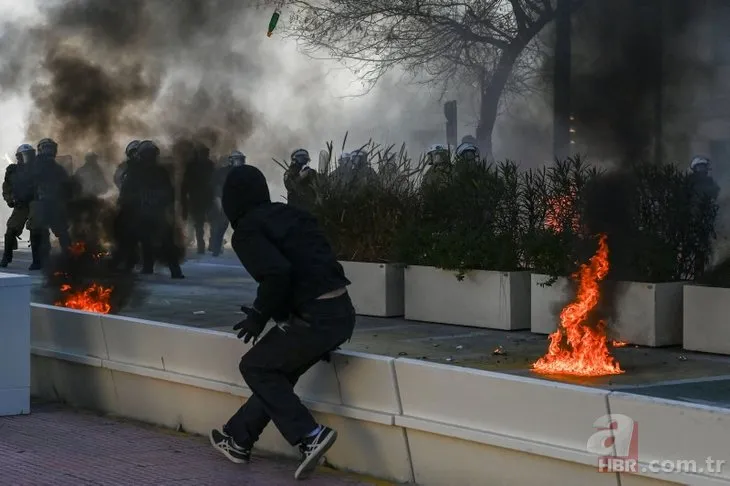 Yunanistan pandemi sınavını veremedi! Halk sokağa indi