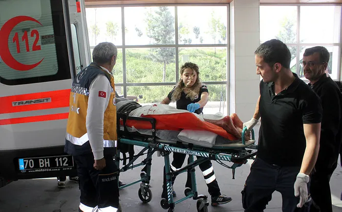 Eşine mesaj atanı adamı uyardı, bacaklarından bıçaklandı - 1