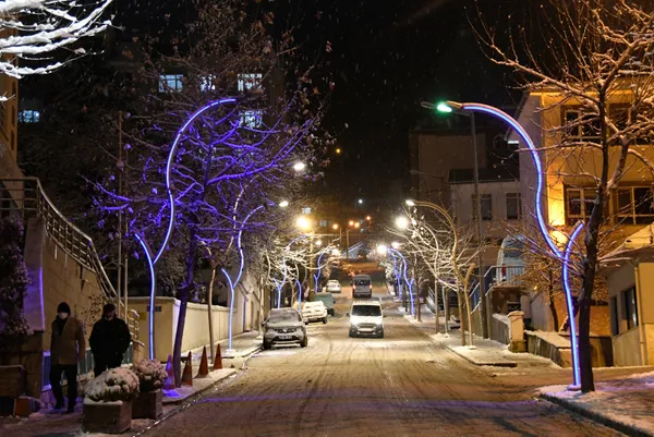 son-dakika-aybar-etkisini-gosterdi-istanbul-kar-altinda-istanbulda-kar-yagisi-kac-gun-surecek-meteorolojiden-5-1646973030697.jpg SON DAKİKA! Aybar etkisini gösterdi İstanbul kar altında! Meteoroloji'den 56 ile sarı ve turuncu kodlu uyarı | İstanbul'a TIR ve kamyonların girişi yasaklandı - 10