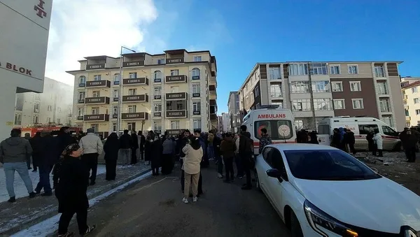 1703075671061.jpeg Kars'ta korkutan patlama! Ev harabeye döndü: 6 yaralı - 2