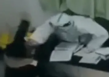 Koronavirüs testi yapan hemşireye saldırdı!