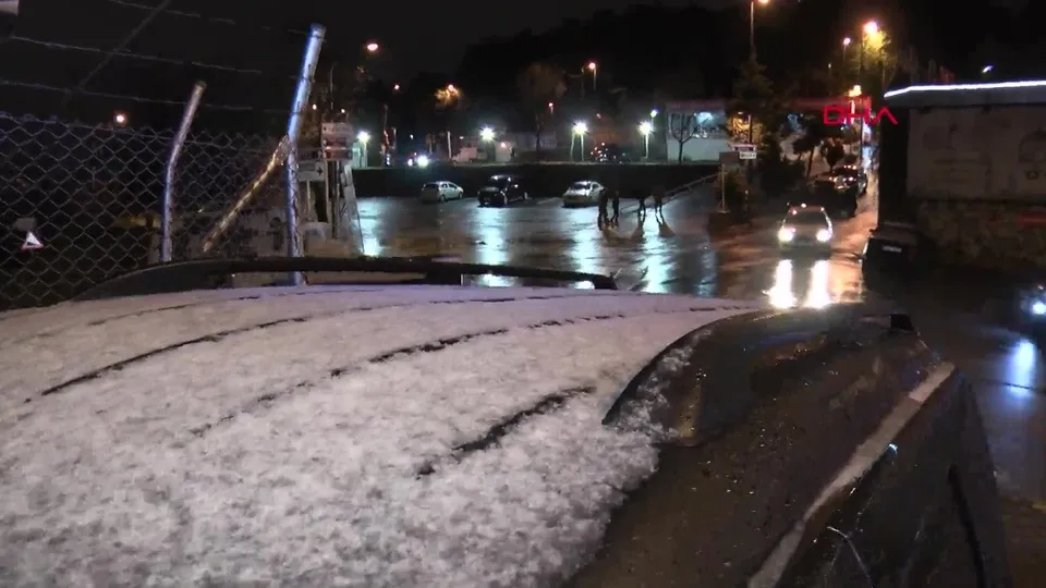 İstanbul’da Çamlıca’ya kar yağdı |Video