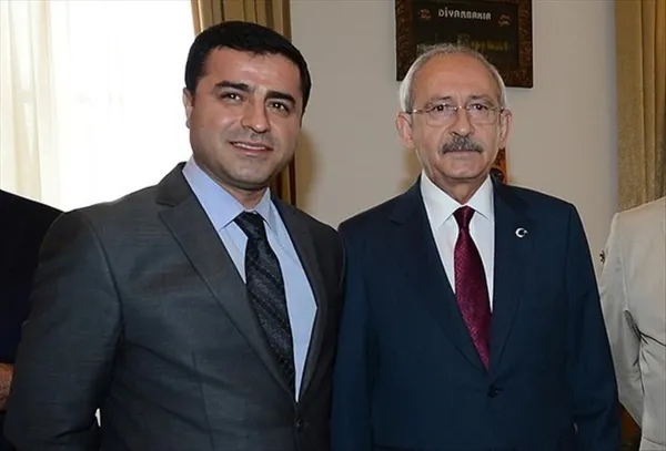 kilicdaroglunun-ozgurluk-vaad-ettigi-demirtas-abdullah-ocalan-baris-aktorudur-1656698740549.jpg Kılıçdaroğlu'nun 'özgürlük' vadettiği Demirtaş: Abdullah Öcalan barış aktörüdür