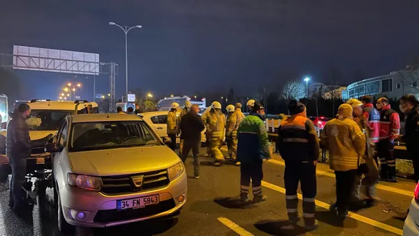 1643512055259.jpg TEM Otoyolu'nda 7 araç birbirine girdi! - 4