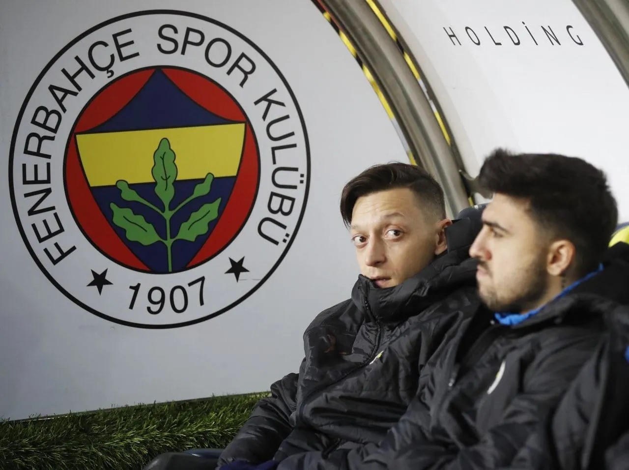 Fenerbahçe'de Mesut Özil ile Ozan Tufan kadro dışı bırakıldı!