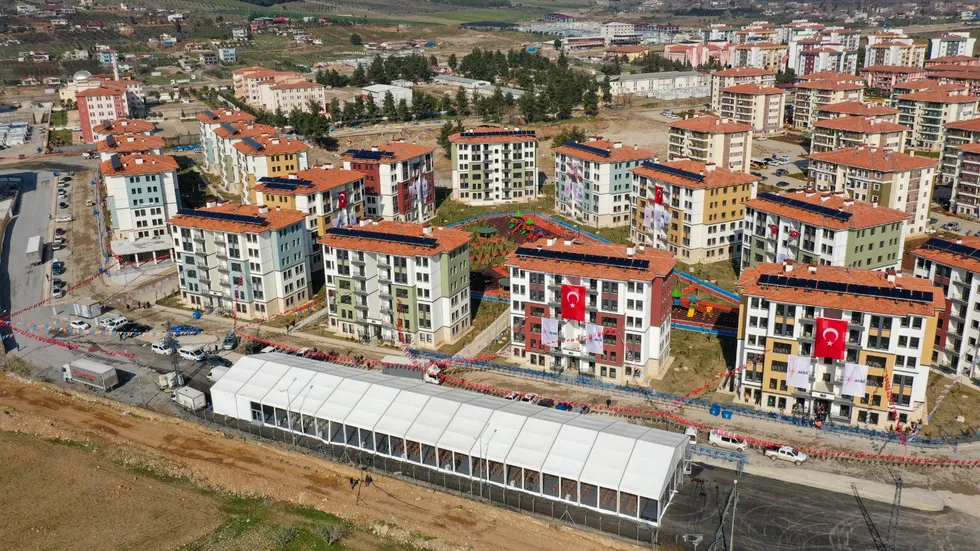 Deprem bölgesinin dönüşümünde yeni dönem: Hazine arazilerine yüzde 10 peşin, faizsiz taksit kolaylığı - 1