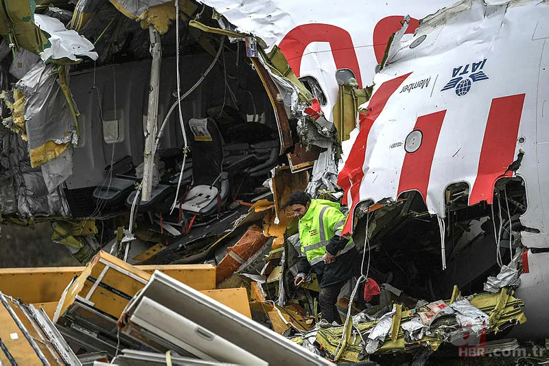 Son dakika: Pegasus uçağının enkaz kaldırma çalışmaları sürüyor 11