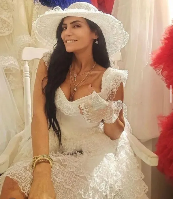 1666080174407.jpg Ünlü şarkıcı önce taciz sonra darp edildi! Berna Tan soluğu karakolda aldı: “Benim yakamdan tutup…” - 2