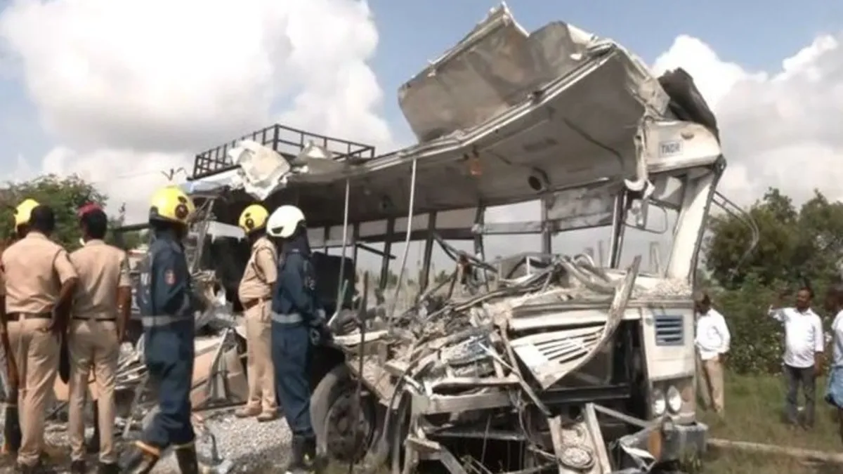 Hindistan'da kamyonla yolcu otobüsü çarpıştı! 20 ölü 40 yaralı