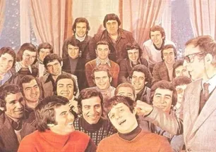 Gözler onları aradı! Hababam Sınıfı’nın efsaneleri 50 yıl sonra aynı sıraya oturdu