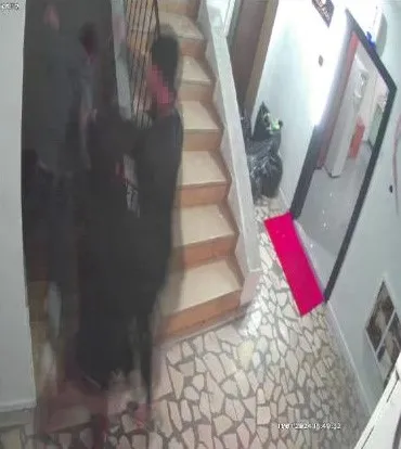 1705045989743.jpg Önce vuruldu ardından bıçaklanıp darp edildi! Dehşet anları kamerada - 1