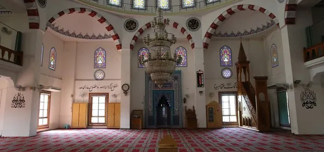 Cammu Keşmir’in en büyük camisinde 4,5 ay sonra ilk namaz