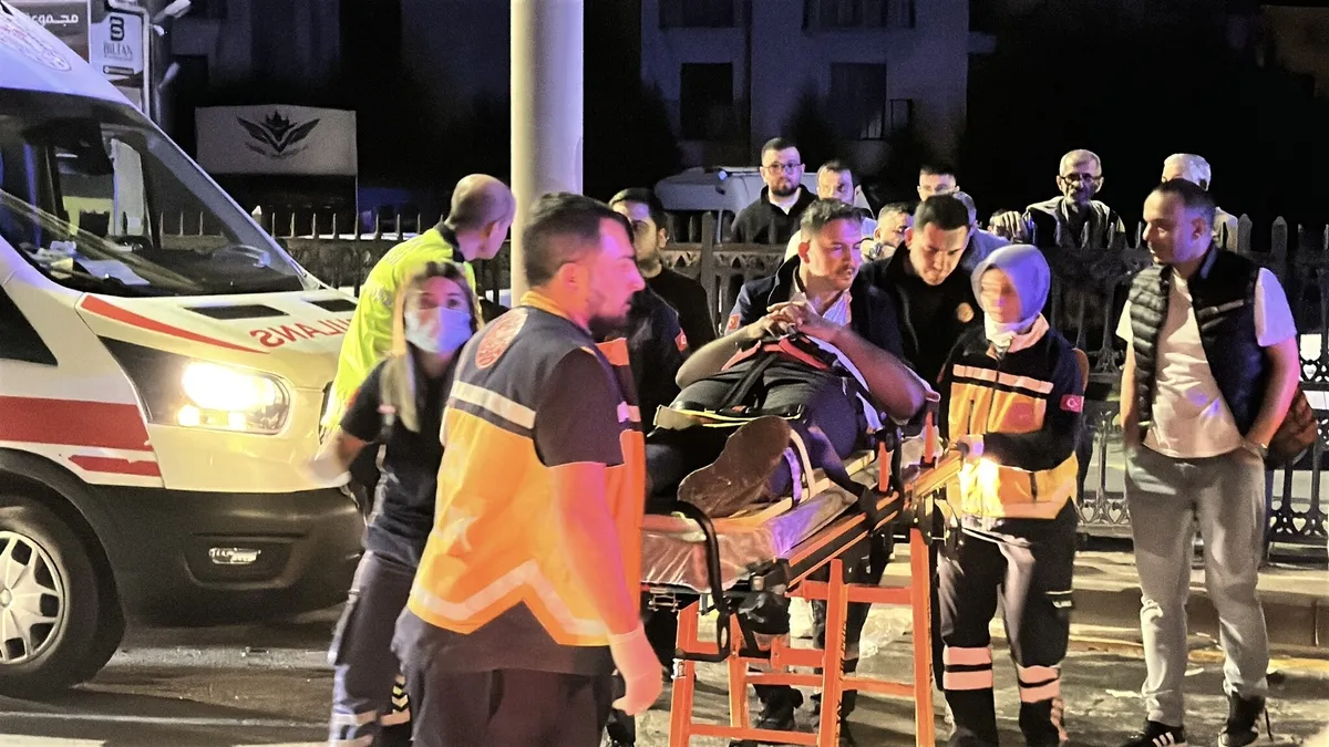 Sakarya’da gece yarısı kaza dehşeti! Önce bir araca, ardından diğerine çarptı: 4 yaralı