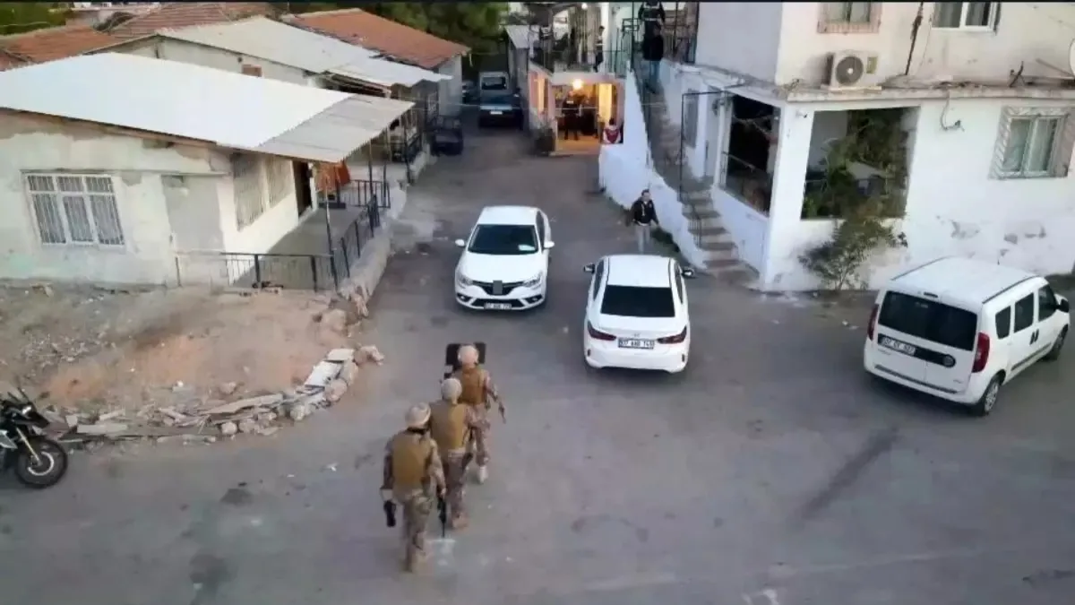 Antalya'da düzenlenen "huzur" operasyonunda 10 zanlı yakalandı
