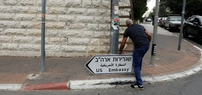 Kudüs’te ABD büyükelçiliği tabelaları asılıyor!