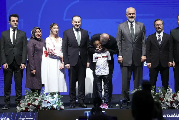 1670582399453.jpg Afrikalı çocuk ve Ukraynalı kadından Başkan Erdoğan'a dikkat çeken hediye - 1