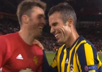 Van Persie'nin şakalaşması büyük tepki topladı