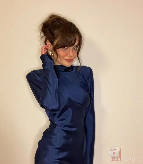 Herkes ikizi sanıyor! Uzak Şehir'in Alya'sı Sinem Ünsal'ın kardeşine bakın 10