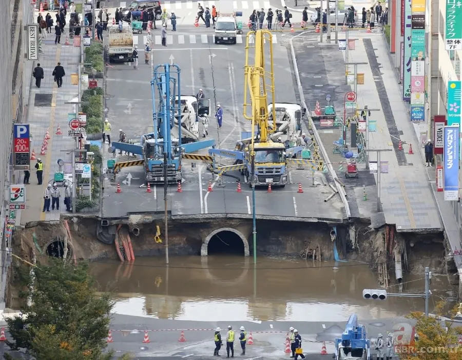 Japonya'da büyük göçük bir hafta onarıldı 21