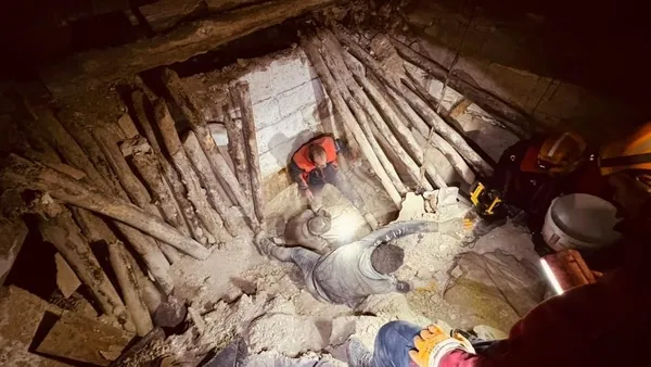 sanliurfada-korku-dolu-anlar-bina-coktu-1-kisi-enkaz-altinda-1707844102879.jpeg Şanlıurfa'da korku dolu anlar! Bina çöktü: Enkaz altında kalan vatandaş hayatını kaybetti - 4