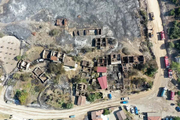 manisa-saruhanlidaki-yangin-2-gununde-kontrol-altina-alma-calismalari-suruyor-1690274286732.jpg Manisa Saruhanlı'da orman yangını: Kontrol altına alındı