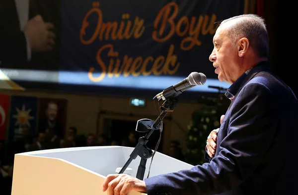 Başkan Recep Tayyip Erdoğan’dan Kılıçdaroğlu’na adaylık göndermesi: İktidara giden yolu Londra sokaklarında arıyor