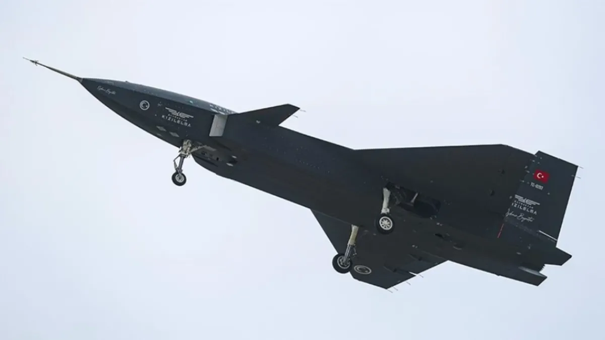 Türkiye'nin ilk insansız savaş uçağı Bayraktar Kızılelma manevra testini başarıyla geçti