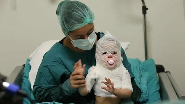Türkiye’yi ağlatan fotoğraf! Beril bebeği bir an bırakmayan sağlık çalışanı konuştu - 3