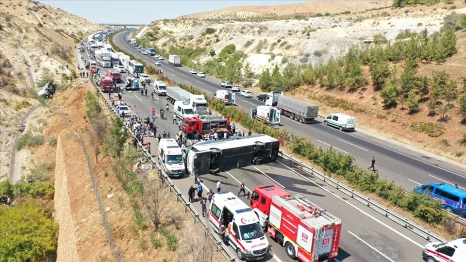 Gaziantep-Nizip Otoyolu'ndaki kaza hafızalardan silinmeyecek! Felaketten sağ kurtulan kişi anlattı: Üzerime cesetler yağdı