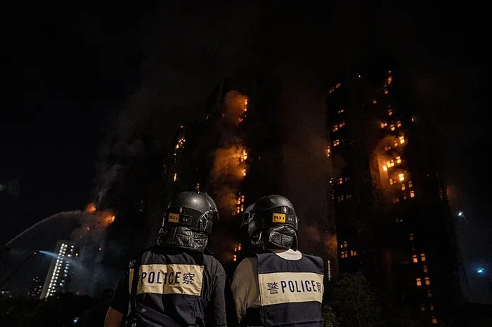 hong-kongda-31-katli-gokdelende-yangin-faciasi-bilanco-agirlasiyor-1764212799271.jpeg Hong Kong'daki gökdelen yangınından görüntü