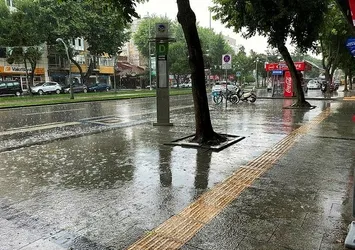 Meteoroloji 5 günlük yeni hava durumu raporunu yayınladı! AFAD 3 il için teyakkuza geçti | Sel, su baskını, heyelan uyarısı
