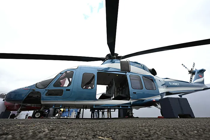 Milli helikopterimiz Gökbey gökyüzünde! İngiltere’de gururlandıran anlar! Gösteri uçuşunda böyle havalandı...