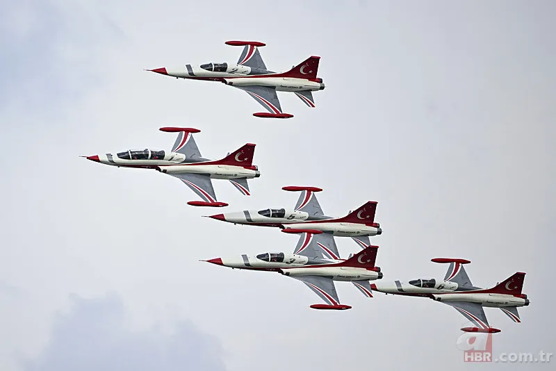 Türk Yıldızları Zafer Bayramı'nda Ankara semalarında 8