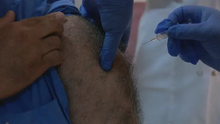 Son dakika: Cerrahpaşa’da ilk gönüllü aşılama yapıldı