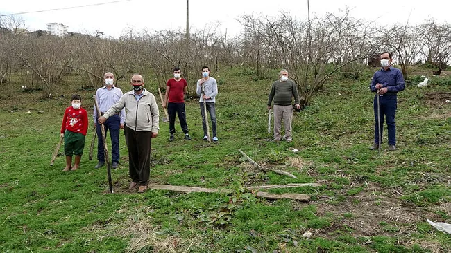Giresun’da mahalleye inen kurtlar için vatandaş sopalı ve baltalı nöbet tutuyor - 1