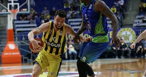 Fenerbahçe Doğuş, liderliği garantiledi
