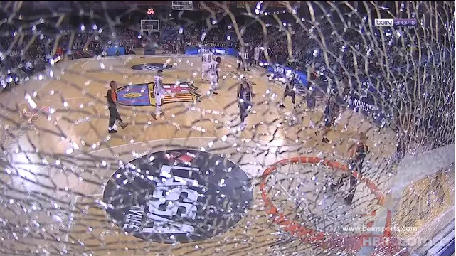 Barcelonalı yıldız basketbolcu potayı kırdı! İşte o görüntüler 3