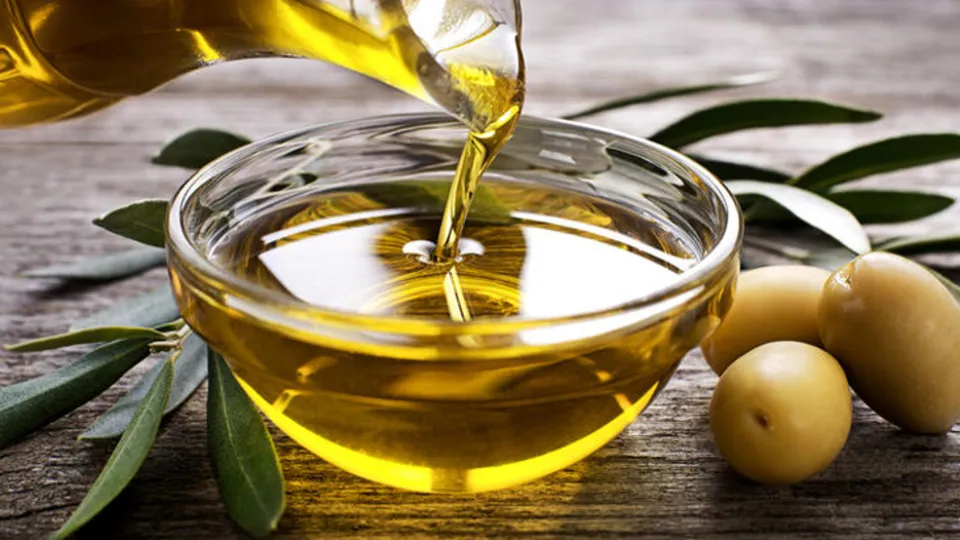 Zeytinyağın bilinmeyen zararı! Günde 3 kaşıktan fazla tüketirseniz…