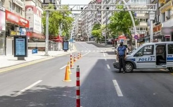Son dakika: Sokağa çıkma kısıtlaması başladı! Ne zaman sona erecek? Kimler muaf tutulacak?