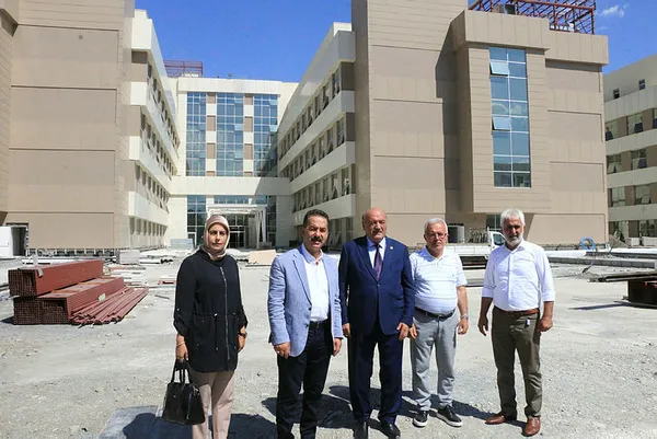 Erzincan’daki Dörtyol Devlet Hastanesi kaya gibi ayakta! 500 yataklı dev komplekste halka büyük hizmet