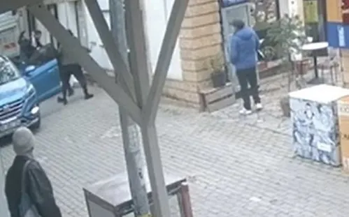 balikesirdeki-baltali-cinayetin-goruntuleri-cikti-1650462975354.jpg Balıkesir'deki baltalı cinayetin görüntüleri çıktı - 2