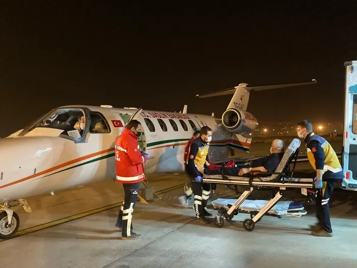 Kayseri'de nefes alamayan hastanın imdadına uçak ambulans yetişti - 1