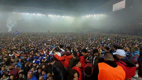 1651429377839.jpg Trabzonspor Başkanı Ahmet Ağaoğlu: Kutlamalarda silaha değil birbirine sarılan herkese teşekkür ederim - 4