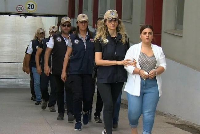 Son dakika: CHP’li Seyhan Belediye Başkan Yardımcısı Funda Buyruk görevden uzaklaştırıldı