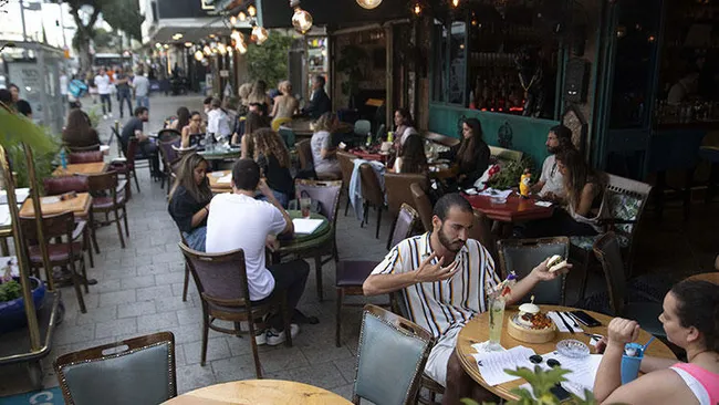İsrail’de hayat koronavirüs aşısı sayesinde normale dönmeye başladı - 8